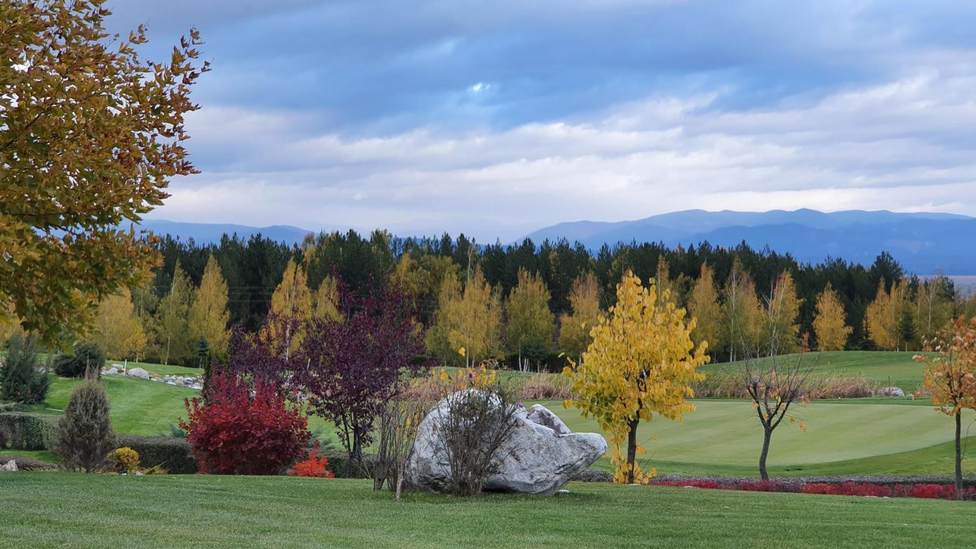 Green Peaks Suite In Pirin Golf & County Club Razlog Exteriör bild