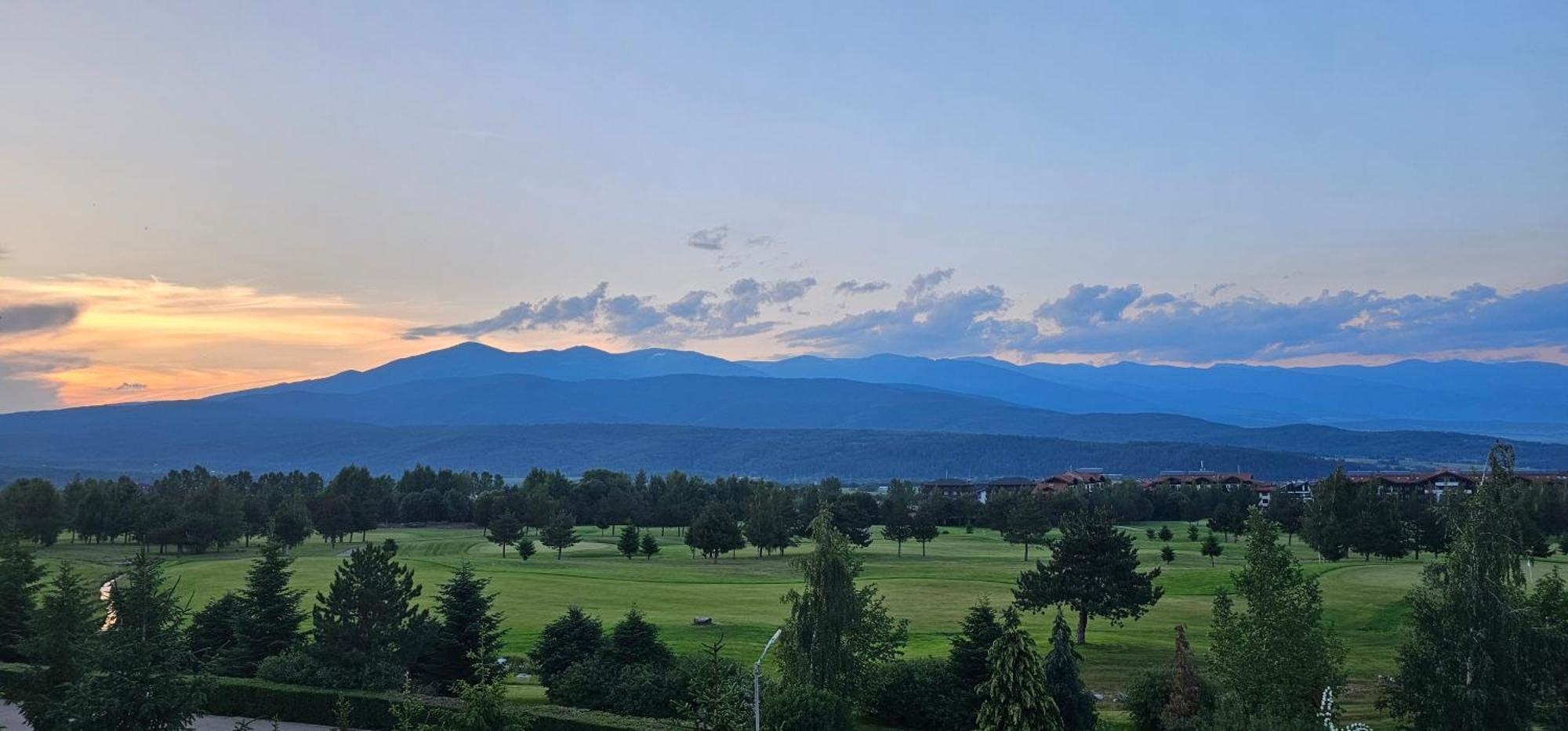 Green Peaks Suite In Pirin Golf & County Club Razlog Exteriör bild