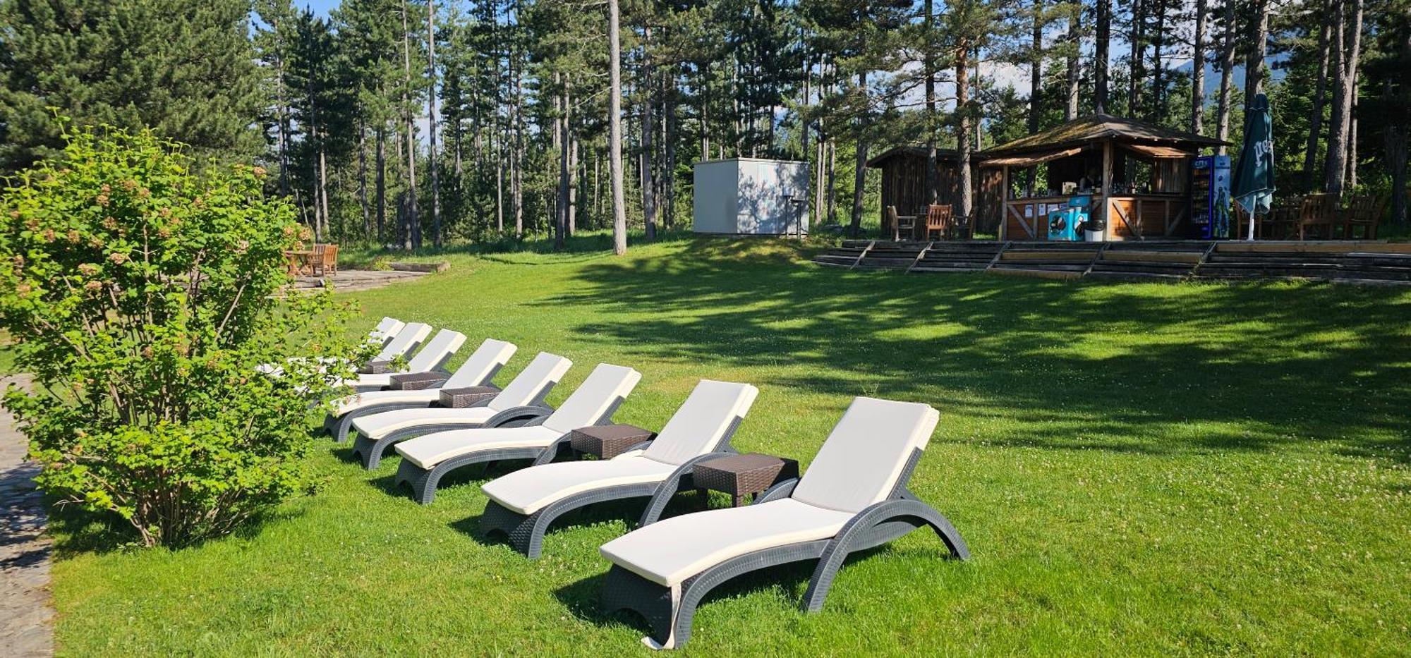 Green Peaks Suite In Pirin Golf & County Club Razlog Exteriör bild